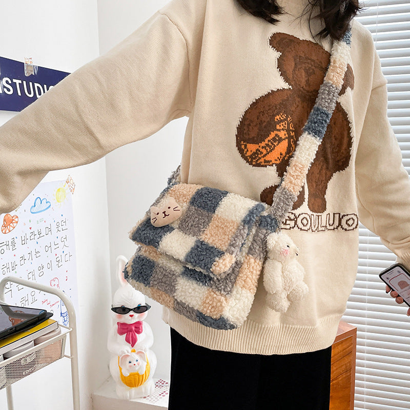 Schultertasche im Japanese College Style – Lammwolle & Karo-Muster mit Katzen-Motiv