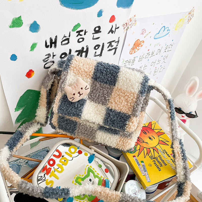 Schultertasche im Japanese College Style – Lammwolle & Karo-Muster mit Katzen-Motiv