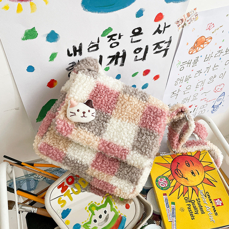 Schultertasche im Japanese College Style – Lammwolle & Karo-Muster mit Katzen-Motiv